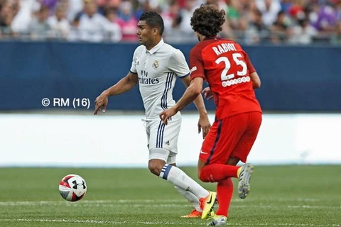 Real Madrid (áo trắng) bại trận trước PSG.