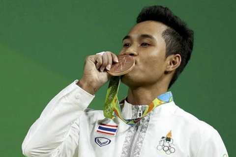 Sinphet Kruaithong giành huy chương đồng môn cử tạ hạng 56kg. (Nguồn: Reuters)