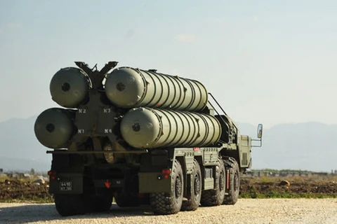 Hệ thống tên lửa phòng không S-400 tới bán đảo Crimea. (Nguồn: RT)