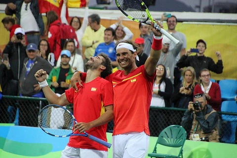 Rafael Nadal và Marc Lopez giành HCV đôi nam tại Olympic Rio 2016. (Nguồn: AP)