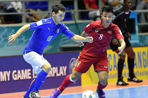 Việt Nam (áo đỏ) đã xuất sắc giành vé vào vòng 1/8. (Nguồn: Futsal Vietnam)