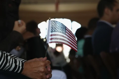 Những người nhập cư trở thành công dân Mỹ tại một buổi lễ nhập tịch vào ngày 16​/9 tại New York. (Nguồn: Getty Images)