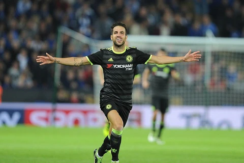 Fabregas giúp Chelsea ngược dòng thành công. (Nguồn: Daily Mail)