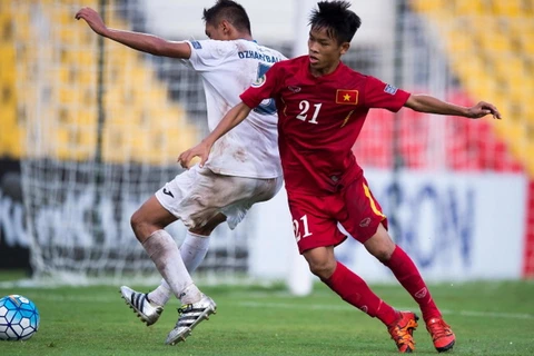 Nguyễn Hữu Thắng (áo đỏ) đang thi đấu rất ấn tượng tại giải U16 châu Á. (Nguồn: AFC)