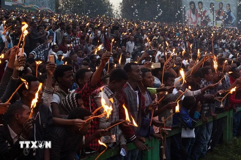 Người dân Ethiopia tham gia lễ hội tại thủ đô Addis Ababa ngày 26/9. (Nguồn: AFP/TTXVN)