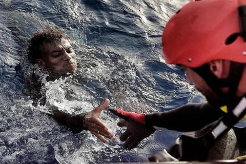 Một người di cư được giải cứu. (Nguồn: indialivetoday)