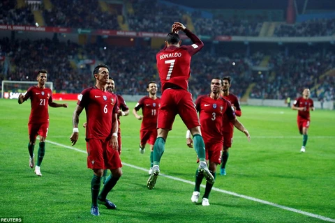 Ronaldo thăng hoa trong màu áo Bồ Đào Nha. (Nguồn: Reuters)