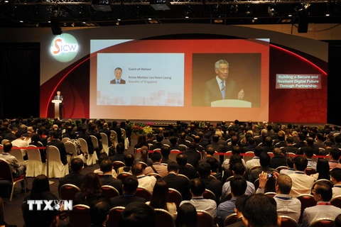 Thủ tướng Lý Hiển Long phát biểu tại lễ khai mạc Tuần lễ An ninh mạng quốc tế tại Singapore. (Nguồn: THX/TTXVN)