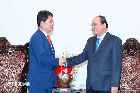 Thủ tướng Nguyễn Xuân Phúc tiếp ông Kwon Young Jin, Thị trưởng thành phố Deagu, Hàn Quốc. (Ảnh: Thống Nhất/TTXVN)