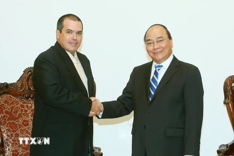 Thủ tướng Nguyễn Xuân Phúc tiếp ông Luis Enrique Gonzalez Acosta, Chủ tịch Thông tấn xã Prensa Latina (Cuba) đang ở thăm và làm việc tại Việt Nam. (Ảnh: Thống Nhất/TTXVN)