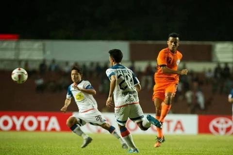 SHB Đà Nẵng (áo cam) bại trận trước đội bóng Lào. (Nguồn: footballchannel.asia)