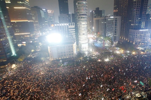 Người dân Hàn Quốc biểu tình đòi Tổng thống Park Geun-hye. (Nguồn: Reuters)