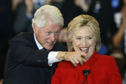 Bà Hillary luôn nhận được sự hậu thuẫn của chồng là cựu tổng thống Mỹ Bill Clinton. (Nguồn: Reuters)