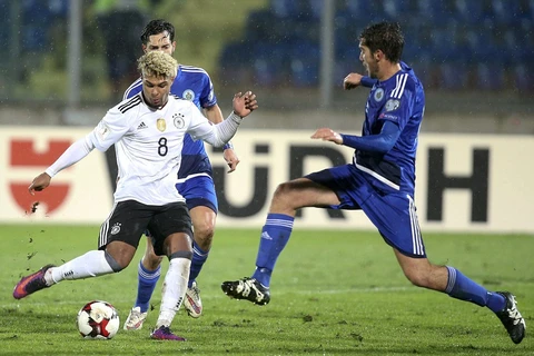 Serge Gnabry (áo trắng) lập hat-trick giúp tuyển Đức thắng hủy diệt. (Nguồn: Reuters)