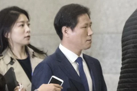 Ông Ahn Bong-geun đến Văn phòng Công tố viên Quận Trung Seoul ngày 14/11. (Nguồn: Yonhap)