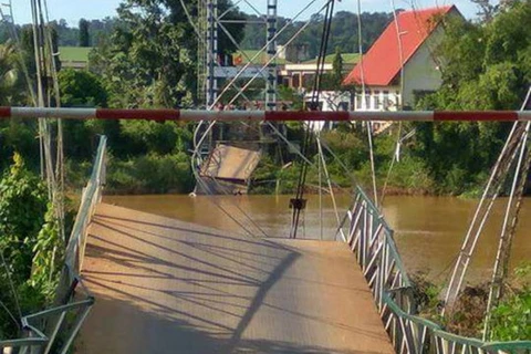 Cầu treo Tà Lài bị sập. (Nguồn: Laodong)