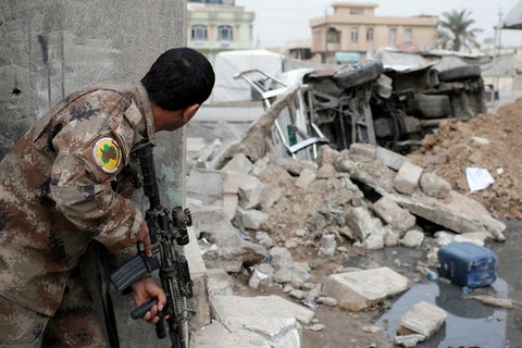 Một binh sỹ Iraq tham gia giao chiến ở Mosul. (Nguồn: Reuters)