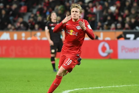 Emil Forsberg giúp RB Leipzig leo lên ngôi đầu Bundesliga. (Nguồn: n-tv.de)