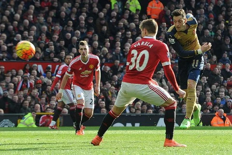 Oezil sẽ giúp Arsenal đánh bại Manchester United? (Nguồn: Getty Images)