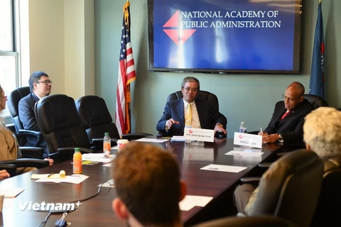 Buổi nói chuyện của Đại sứ Phạm Quang Vinh tại Học viện Quốc gia Hành chính công Hoa Kỳ. (Ảnh: Đoàn Hùng/Vietnam+)