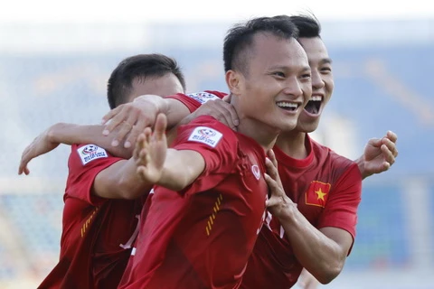 Trọng Hoàng đưa Việt Nam vào bán kết AFF Cup 2016. (Nguồn: TTVH)