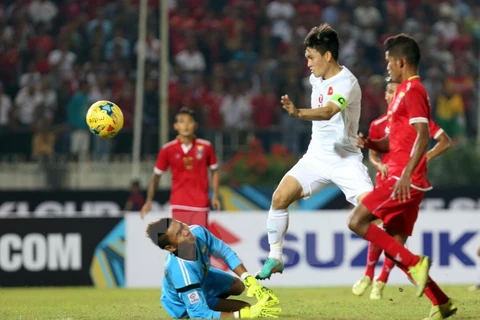 Công Vinh ghi bàn quyết định giúp Việt Nam khởi đầu thuận lợi tại AFF Cup 2016. (Nguồn: TTXVN)