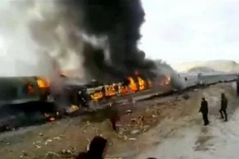 Hiện trường vụ tai nạn đường sắt ở Iran. (Nguồn: Reuter TV)