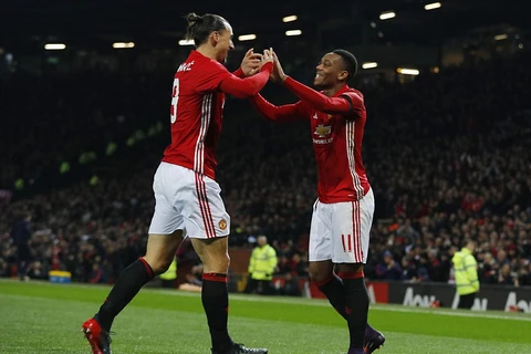 Ibrahimovic và Martial mang chiến thắng về cho Manchester United. (Nguồn: Reuters)