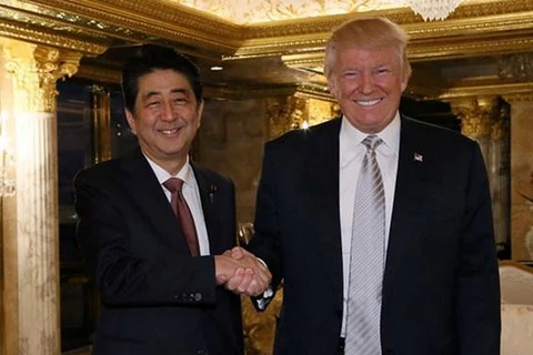 Thủ tướng Shinzo Abe gặp Tổng thống đắc cử Mỹ Donald Trump hồi giữa tháng 11 vừa qua. (Nguồn: indianexpress)