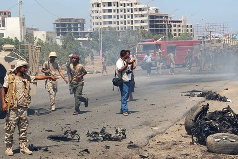 Hiện trường một vụ đánh bom ở Yemen. (Nguồn: Reuters)