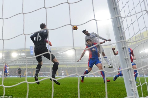 Costa đánh đầu ghi bàn thắng duy nhất mang 3 điểm về cho Chelsea. (Nguồn: Getty Images)