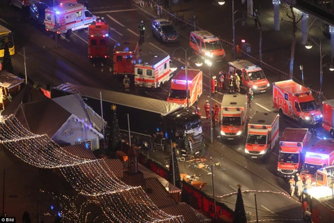 Hiện trường tang thương vụ tấn công bằng xe tải tại Berlin
