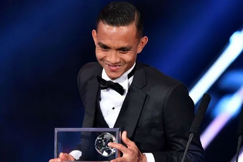 Mohd Faiz Subri nhận giải thưởng Puskas. (Nguồn: Getty Images)
