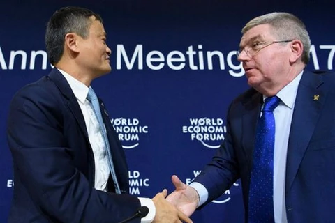 Chủ tịch IOC Thomas Bach và người sáng lập Alibaba Jack Ma. (Nguồn: EPA)