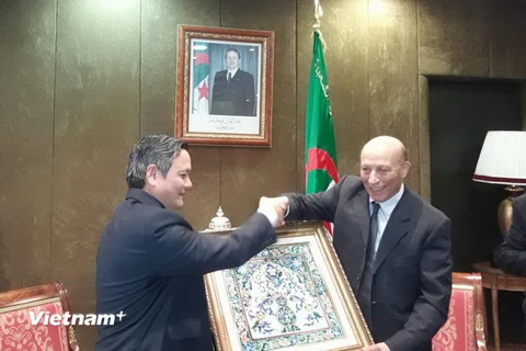 Chủ tịch Hạ viện Algeria tiếp Đại sứ Việt Nam. (Ảnh: Thanh Bình/Vietnam+)
