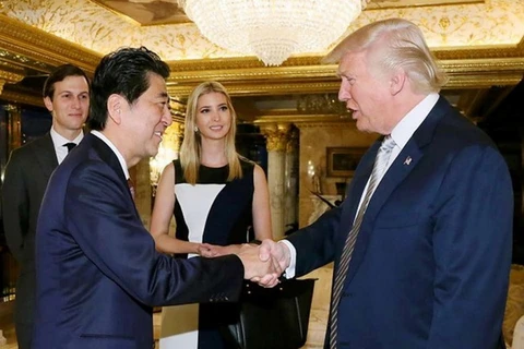 Thủ tướng Abe đã là nhà lãnh đạo nước ngoài đầu tiên gặp ông Trump sau cuộc bầu cử Tổng thống Mỹ. (Nguồn: Kyodo)