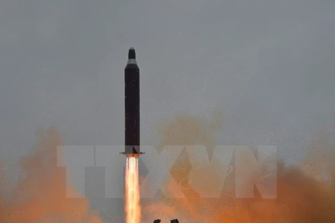 Tên lửa đạn đạo tầm trung Musudan được phóng từ một địa điểm bí mật ở Triều Tiên. (Nguồn: EPA/TTXVN)
