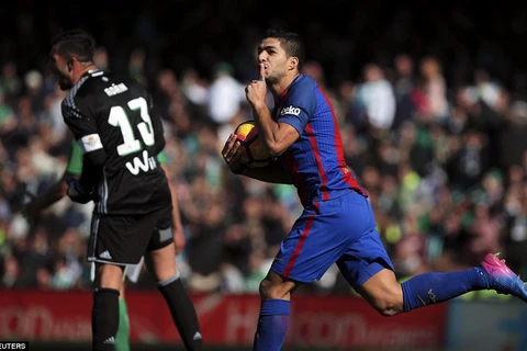Suarez mang 1 điểm về cho Barcelona. (Nguồn: Reuters)