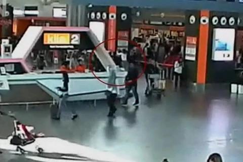 Hình ảnh hai nữ nghi phạm tấn công ông Kim Jong-nam tại sân bay. (Nguồn: nbcnews.com)