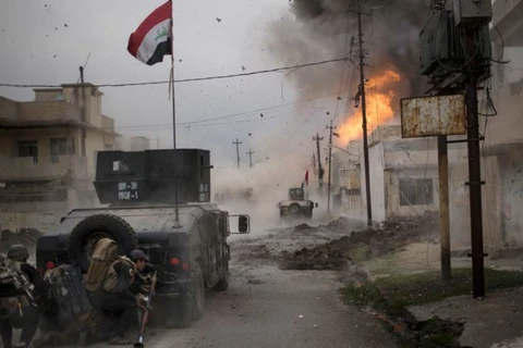 Lực lượng binh sỹ Iraq tấn công IS ở Mosul. (Nguồn: AP)