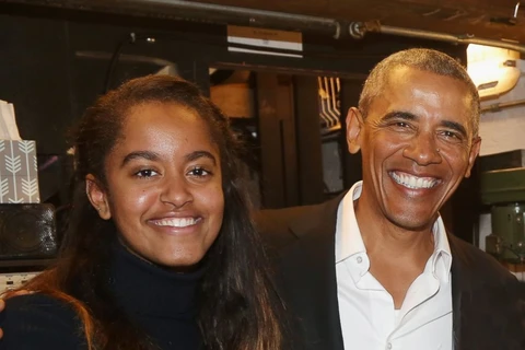 Ông Obama và con gái Malia Obama. (Nguồn: abcnews)