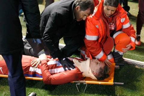 Torres bất tỉnh và được đưa đến bệnh viện. (Nguồn: EPA)