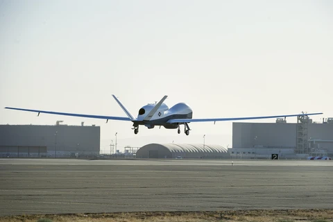 Máy bay trinh sát không người lái tầm xa MQ-4C Triton. (Nguồn: usni.org)