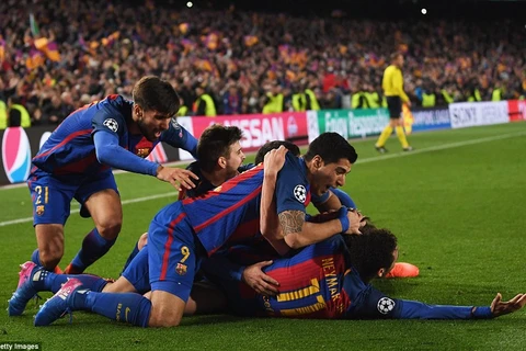 Niềm vui của Barcelona sau bàn thắng quý giá của Sergi Roberto. (Nguồn: Getty Images)