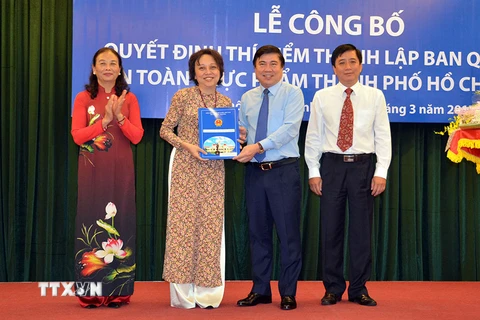 Ttrao quyết định bổ nhiệm bà Phạm Khánh Phong Lan, Phó Giám đốc Sở Y tế làm Trưởng ban Quản lý An toàn thực phẩm Thành phố Hồ Chí Minh. (Ảnh: Phương Vy/TTXVN)