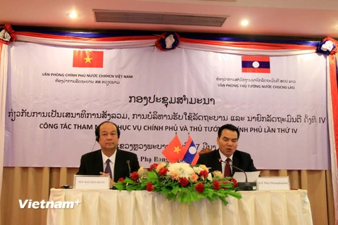 Hai Bộ trưởng, Chủ nhiệm Văn phòng Chính phủ hai nước đang chủ trì ​hội thảo. (Ảnh: Phạm Kiên/Vietnam+)