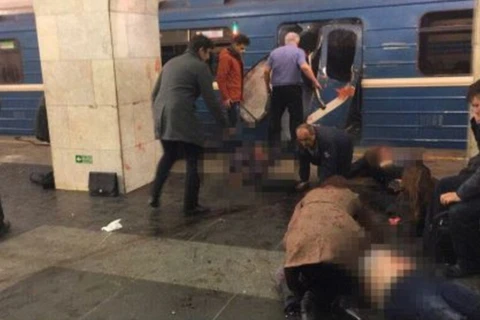 Hiện trường vụ tấn công tàu điện ngầm ở Nga. (Nguồn: AP)