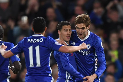 Hazard giúp Chelsea tiến gần hơn tới chức vô địch. (Nguồn: Daily Mail)