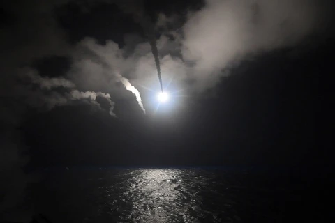Mỹ tấn công vào Syria bằng tên lửa Tomahawk. (Nguồn: AP)