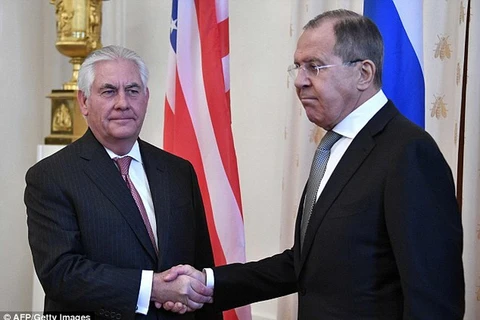 Ngoại trưởng Mỹ Rex Tillerson gặp Ngoại trưởng Nga Sergei Lavrov. (Nguồn: AFP/Getty Images)